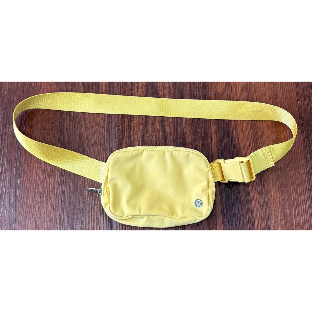 Set Of 2 Lululemon Silver And Yellow Fanny Bag Belt Bag Cross Body 7.5"x2"x5" - Picture 2 of 16